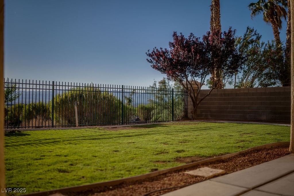 Henderson, Nevada 89052, United States, 3 Bedrooms Bedrooms, ,3 BathroomsBathrooms,Residential,Pending,4330