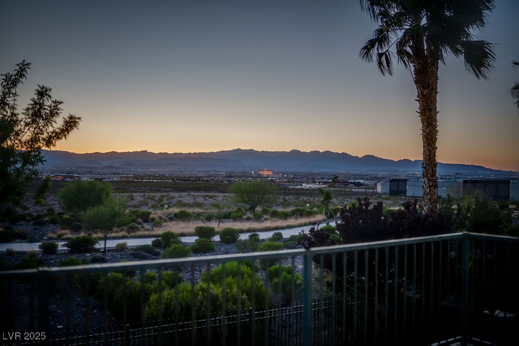 Henderson, Nevada 89052, United States, 3 Bedrooms Bedrooms, ,3 BathroomsBathrooms,Residential,Pending,4330