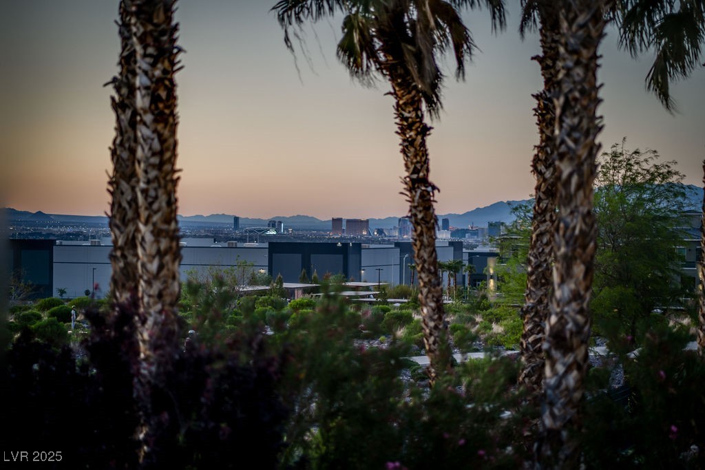 Henderson, Nevada 89052, United States, 3 Bedrooms Bedrooms, ,3 BathroomsBathrooms,Residential,Pending,4330