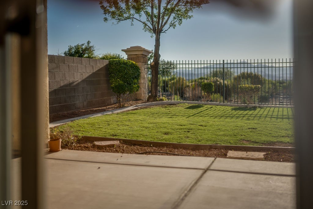 Henderson, Nevada 89052, United States, 3 Bedrooms Bedrooms, ,3 BathroomsBathrooms,Residential,Pending,4330