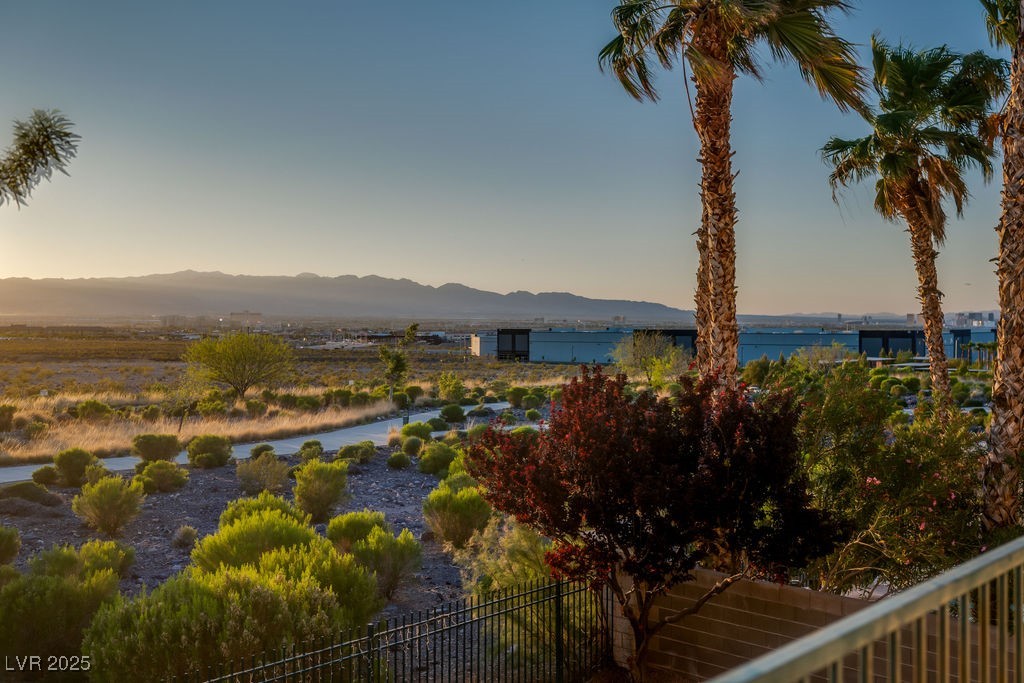 Henderson, Nevada 89052, United States, 3 Bedrooms Bedrooms, ,3 BathroomsBathrooms,Residential,Pending,4330