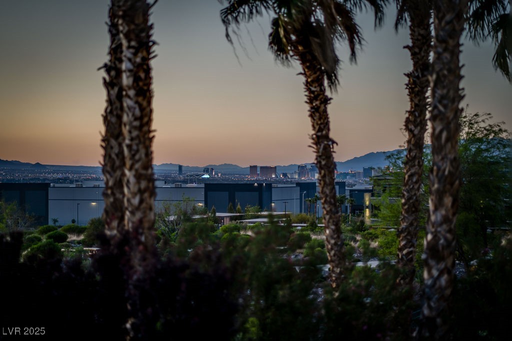 Henderson, Nevada 89052, United States, 3 Bedrooms Bedrooms, ,3 BathroomsBathrooms,Residential,Pending,4330