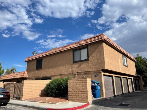 Multifamily For Rent - 240 Shadybrook Lane #B<br/> Clark County, Las Vegas, NV 89107