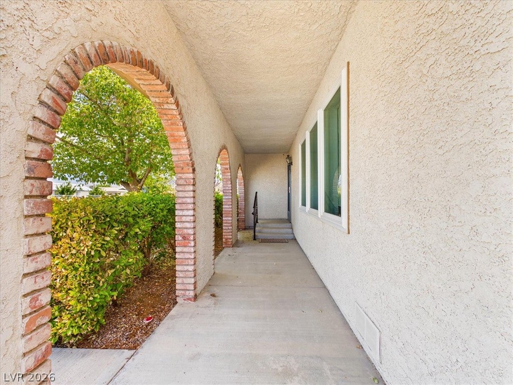 881 E Calvada Boulevard