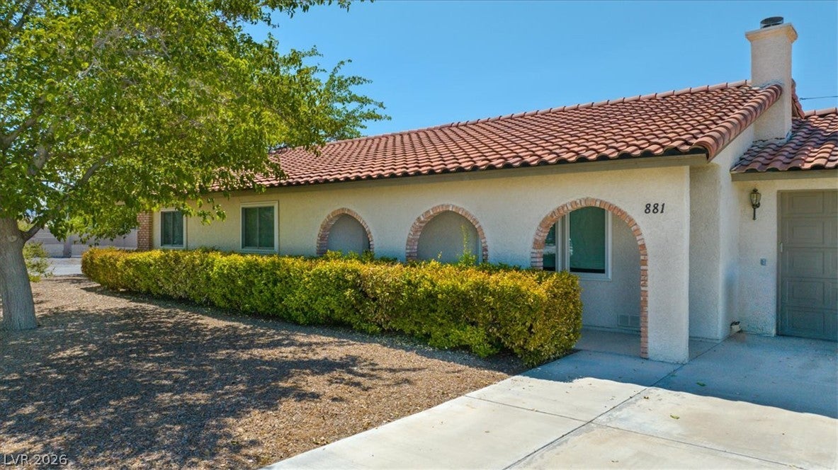 881 E Calvada Boulevard