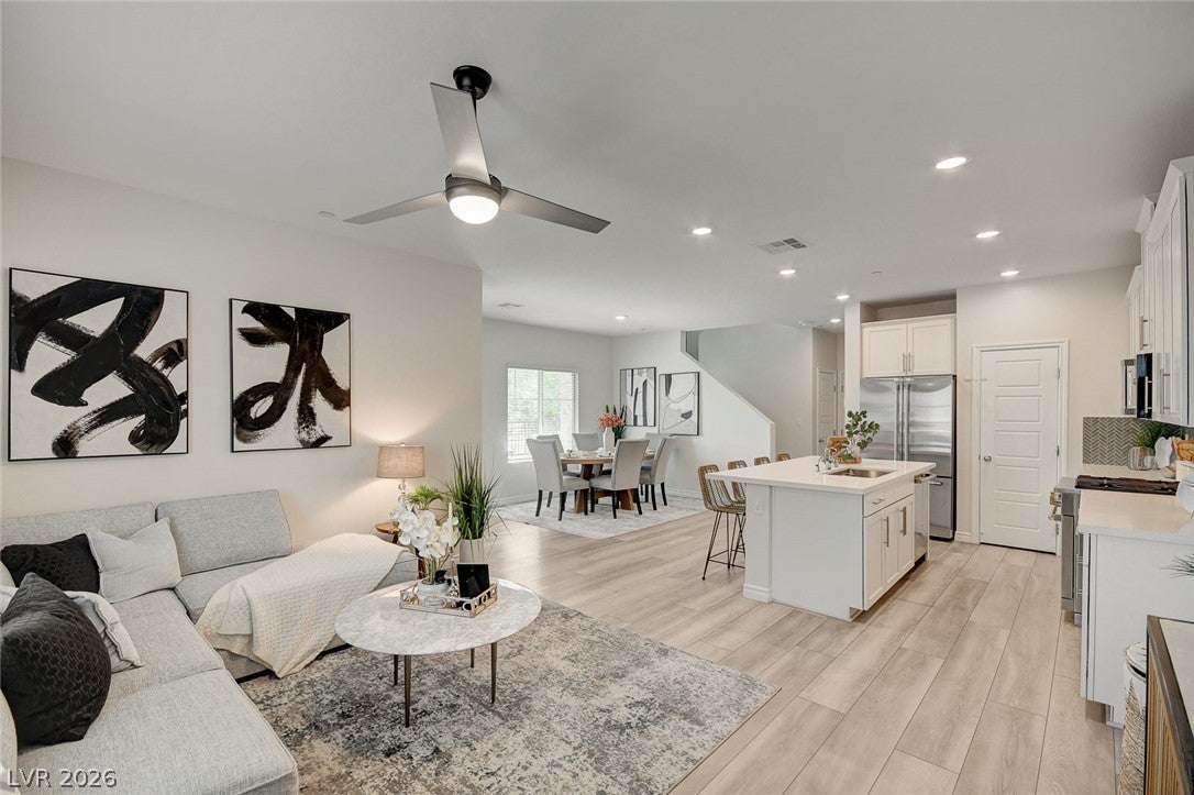 Properties 3 600 N Carriage Hill Drive 1039