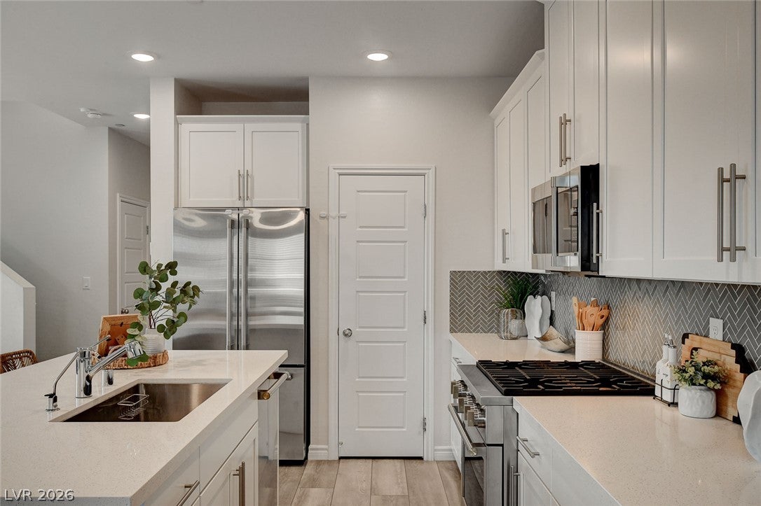Properties 4 600 N Carriage Hill Drive 1039