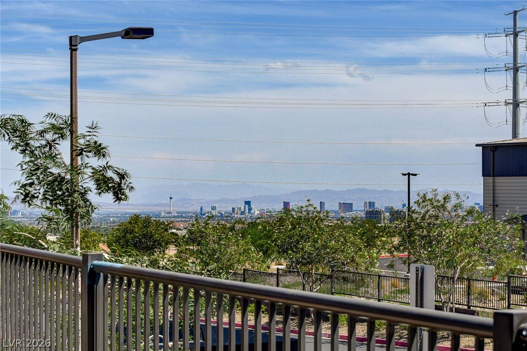 Properties 1 600 N Carriage Hill Drive 1039