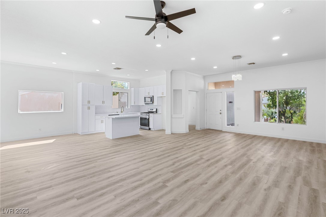 Las Vegas, Nevada 89134, United States, 2 Bedrooms Bedrooms, ,2 BathroomsBathrooms,Residential,Active,218489