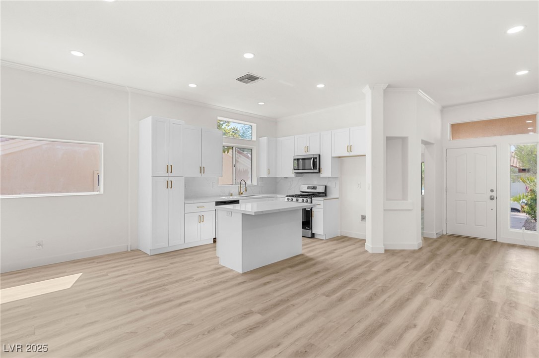 Las Vegas, Nevada 89134, United States, 2 Bedrooms Bedrooms, ,2 BathroomsBathrooms,Residential,Active,218489