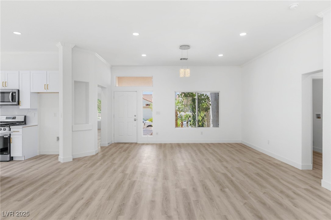 Las Vegas, Nevada 89134, United States, 2 Bedrooms Bedrooms, ,2 BathroomsBathrooms,Residential,Active,218489