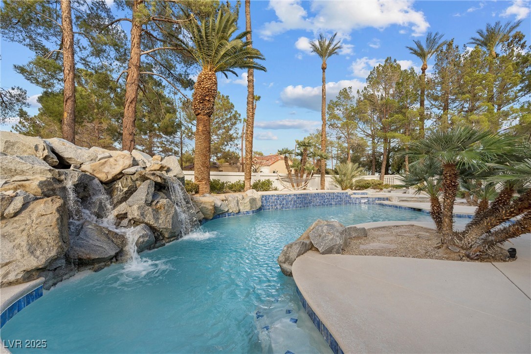 Las Vegas, Nevada 89113, United States, 3 Bedrooms Bedrooms, ,5 BathroomsBathrooms,Residential,Active,94304