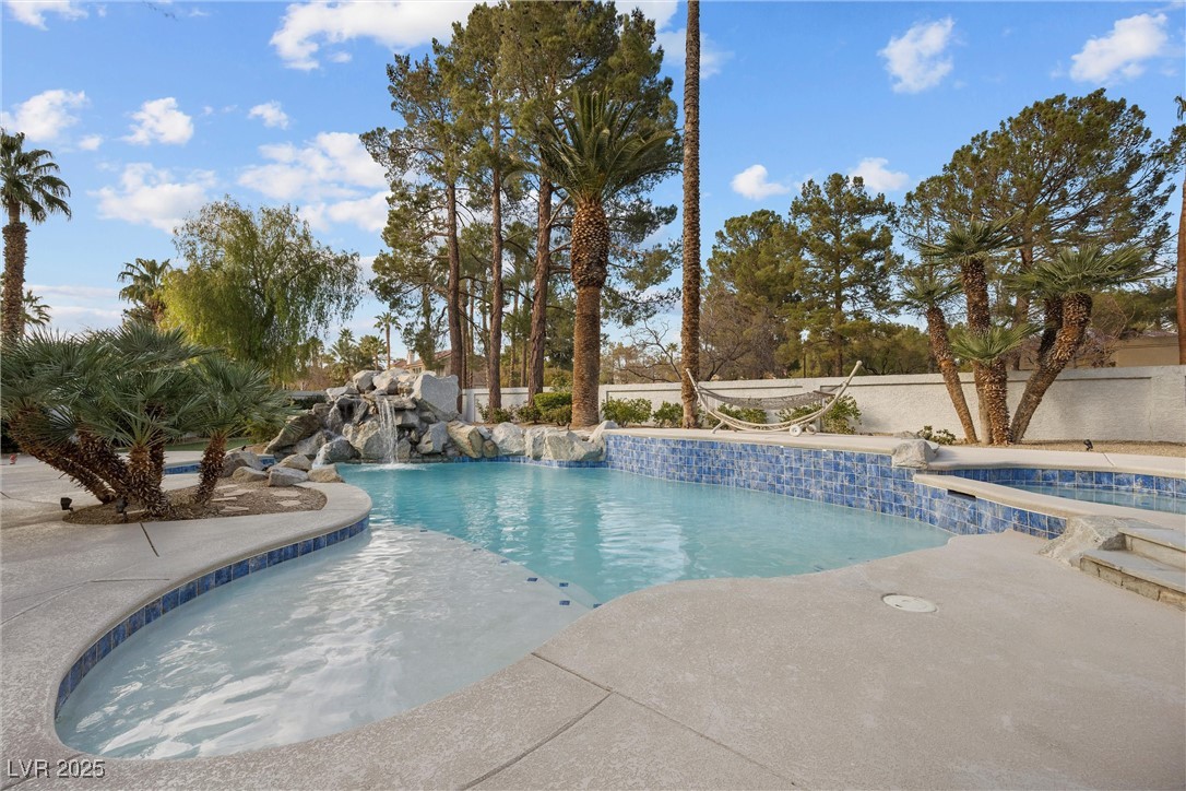 Las Vegas, Nevada 89113, United States, 3 Bedrooms Bedrooms, ,5 BathroomsBathrooms,Residential,Active,94304