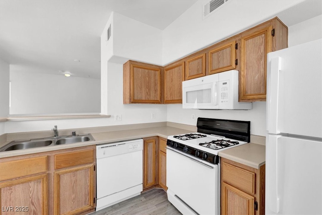 Las Vegas, Nevada 89148, United States, 2 Bedrooms Bedrooms, ,2 BathroomsBathrooms,Residential,Active,216631