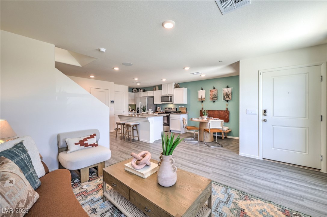 6086 Ginger Garden Street 17