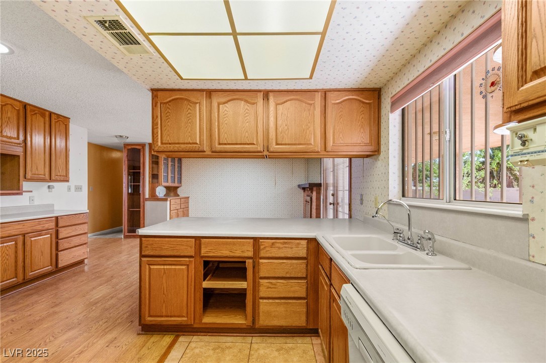 Las Vegas, Nevada 89146, United States, 3 Bedrooms Bedrooms, ,2 BathroomsBathrooms,Residential,Active,134667