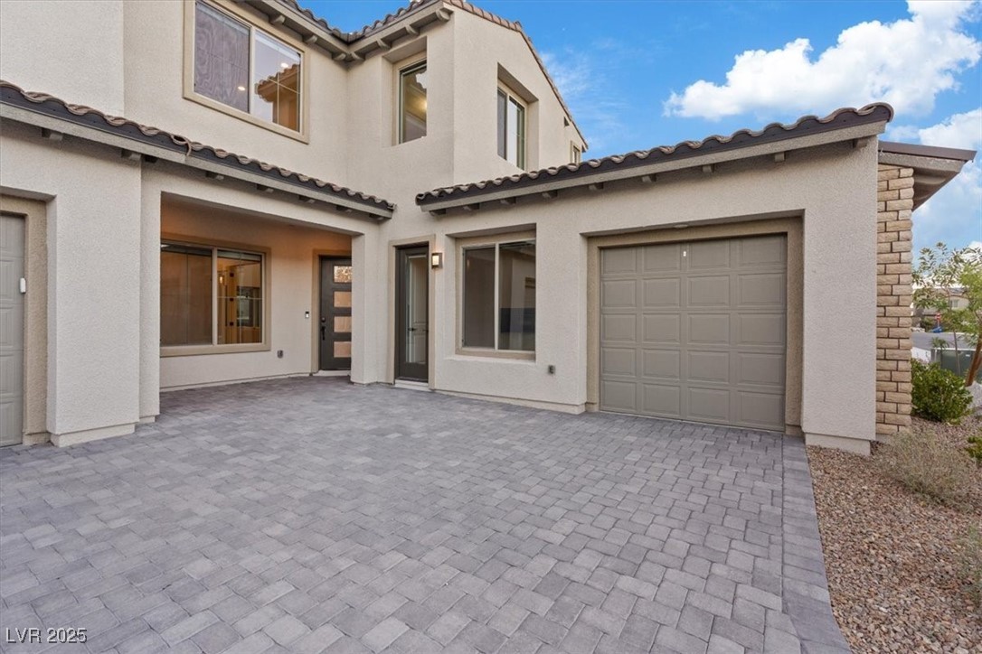 Properties 3 213 Carmel Sky Street