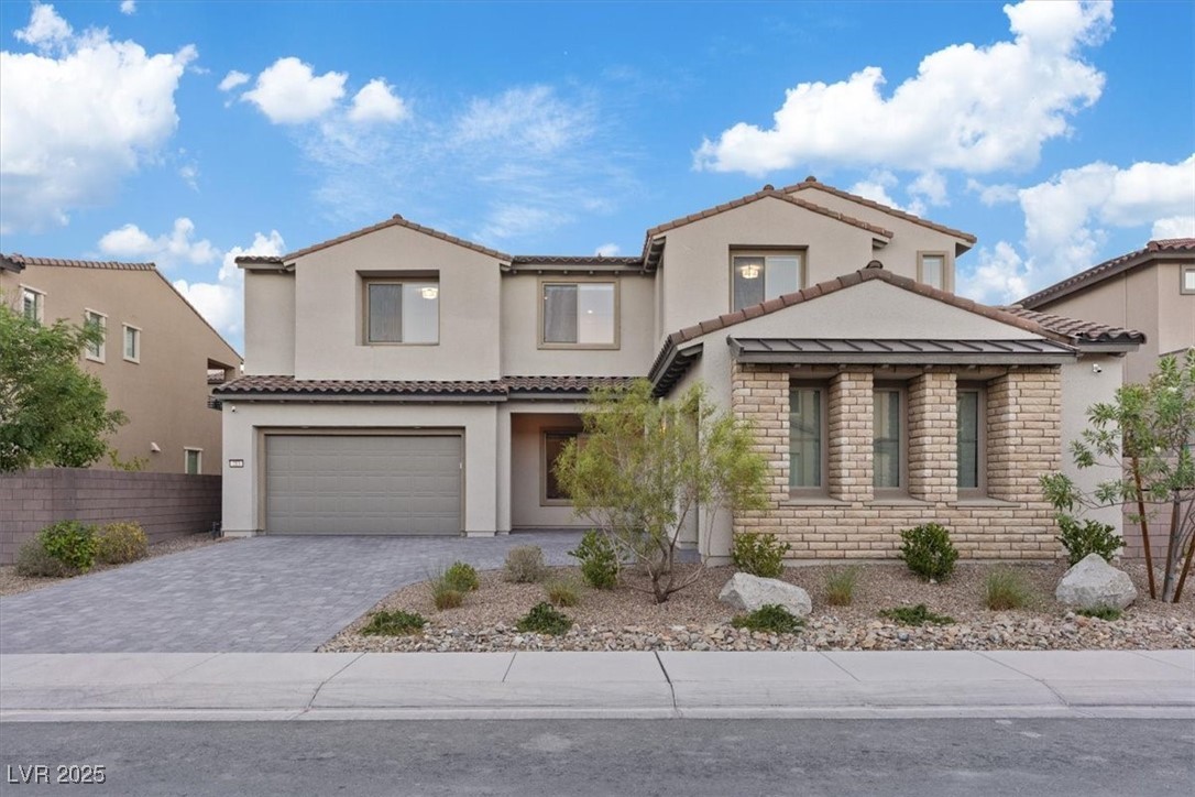 Properties 1 213 Carmel Sky Street