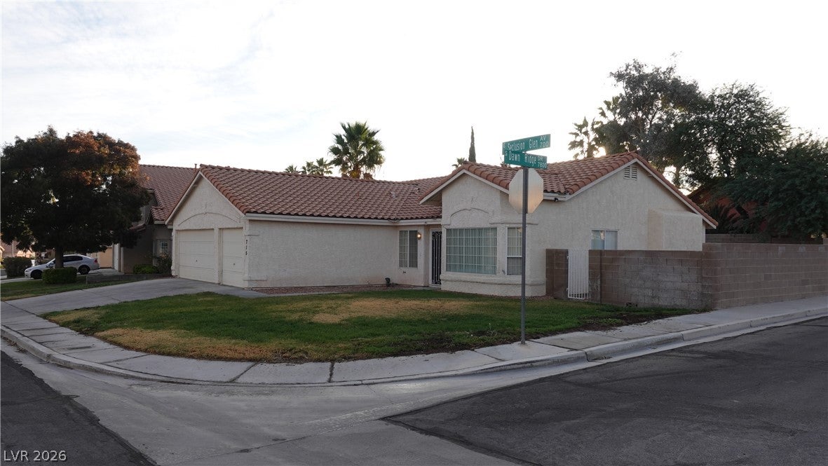 715 SECLUSION GLEN Avenue