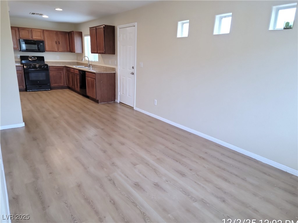 4195 Story Rock Street