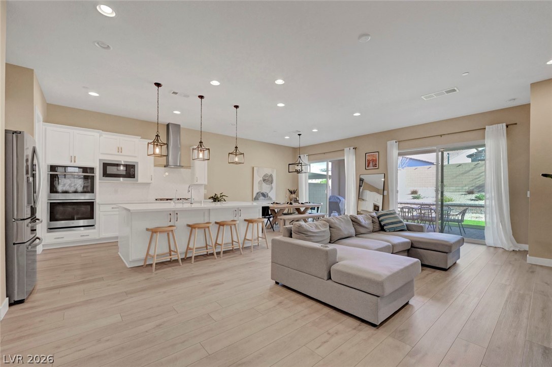 552 Comodo Street