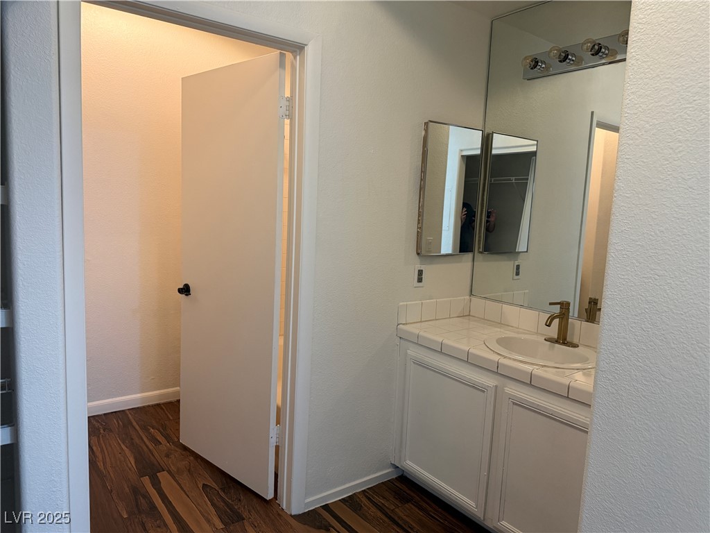 2110 Los Feliz Street 1040