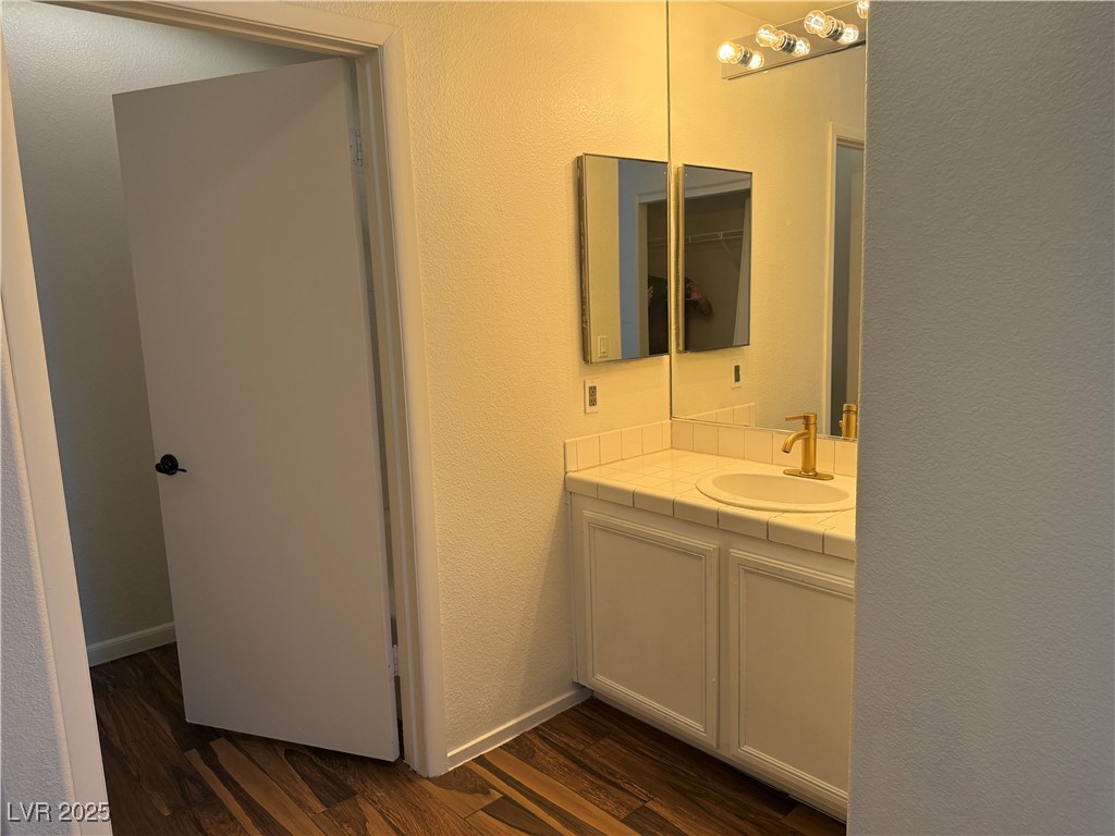 2110 Los Feliz Street 1040