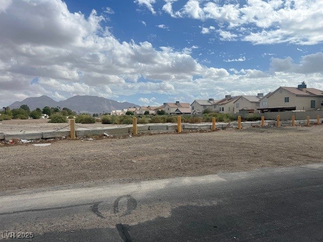 View of yard featuring a residential view