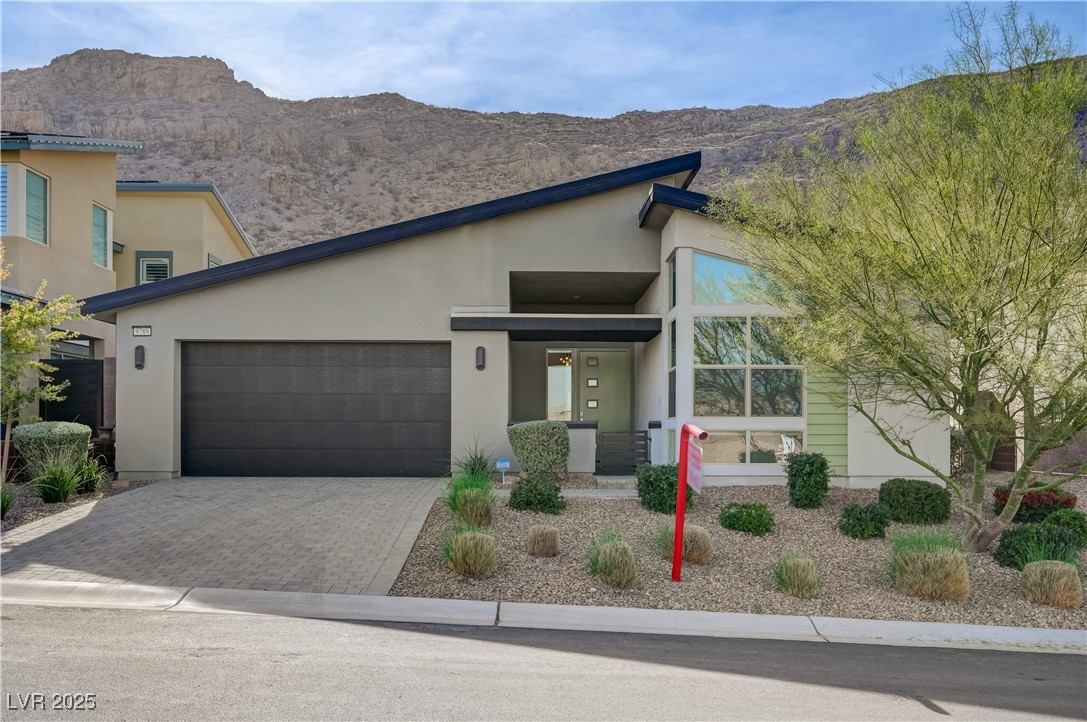 9789 Twilight Moon Avenue