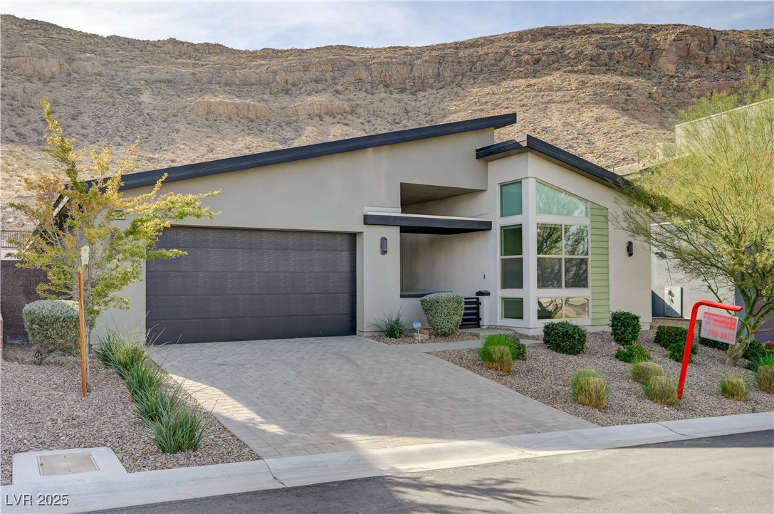 9789 Twilight Moon Avenue