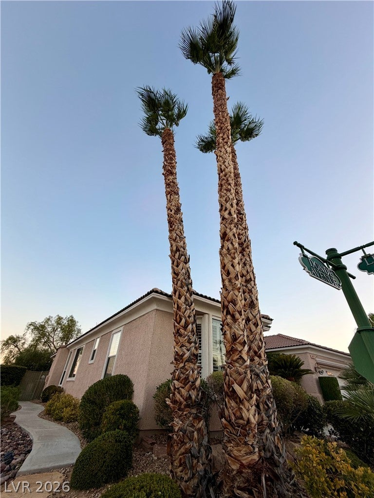 10227 Donde Avenue