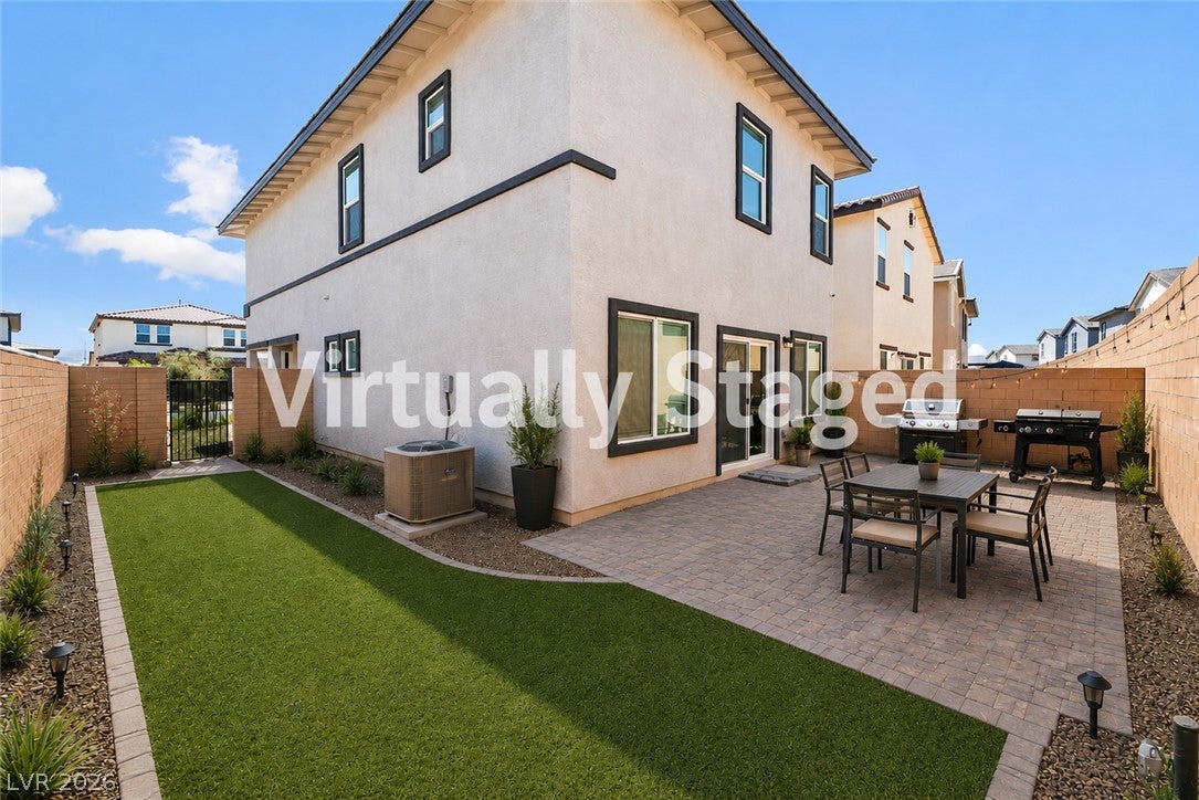 1087 Gentle Swan Street