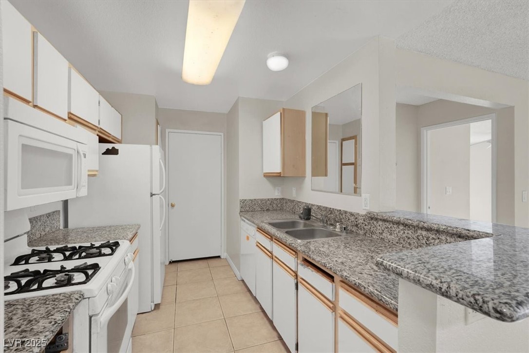 Las Vegas, Nevada 89117, United States, 2 Bedrooms Bedrooms, ,2 BathroomsBathrooms,Residential,Active,13558