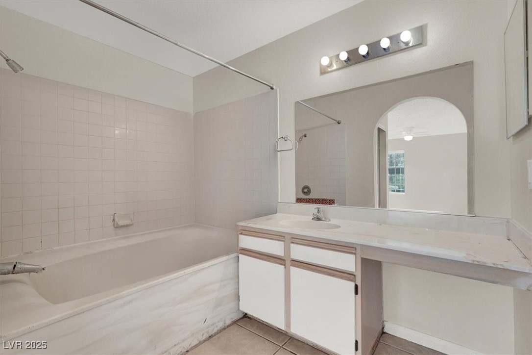 Las Vegas, Nevada 89117, United States, 2 Bedrooms Bedrooms, ,2 BathroomsBathrooms,Residential,Active,13558