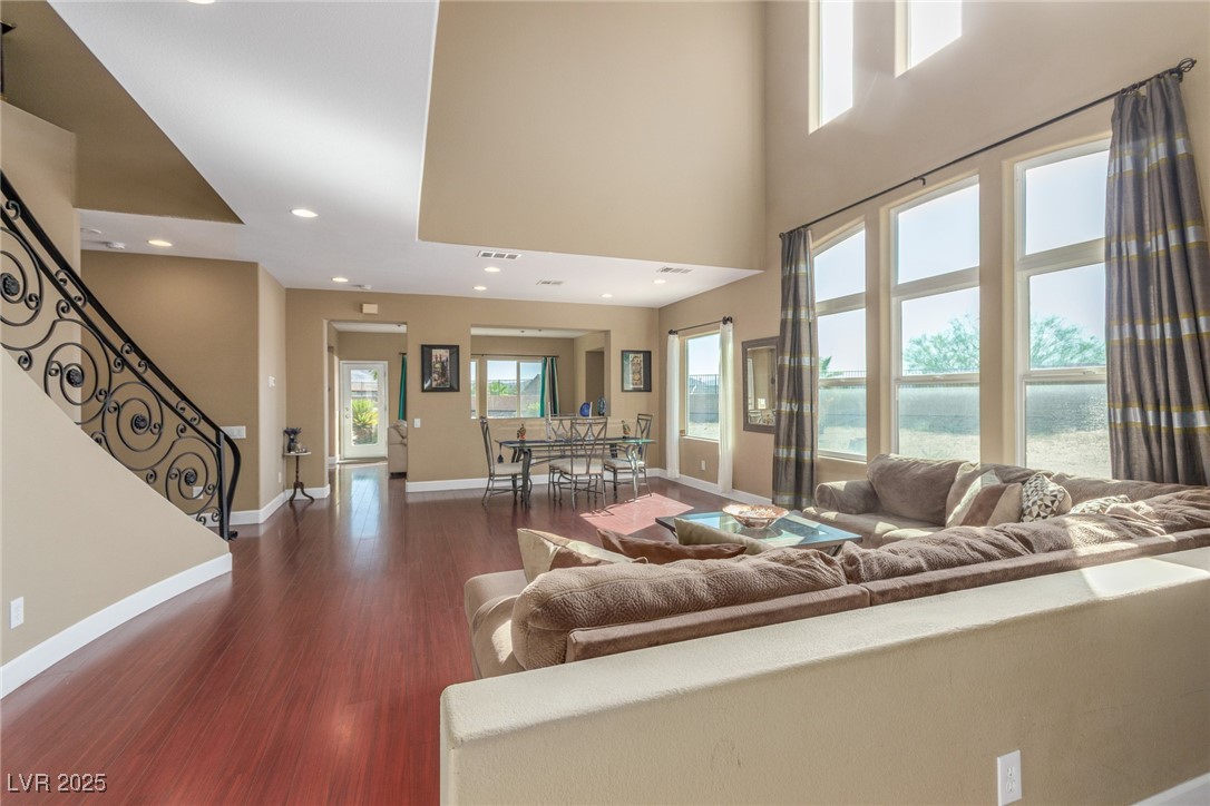 2943 Ainslie Lake Avenue