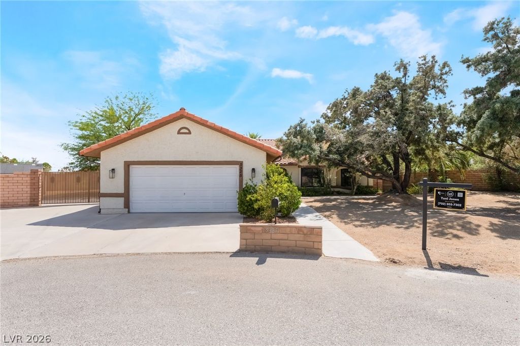 Photo of 5325 N El Capitan Way, Las Vegas, NV 89149 (MLS # 2776935)