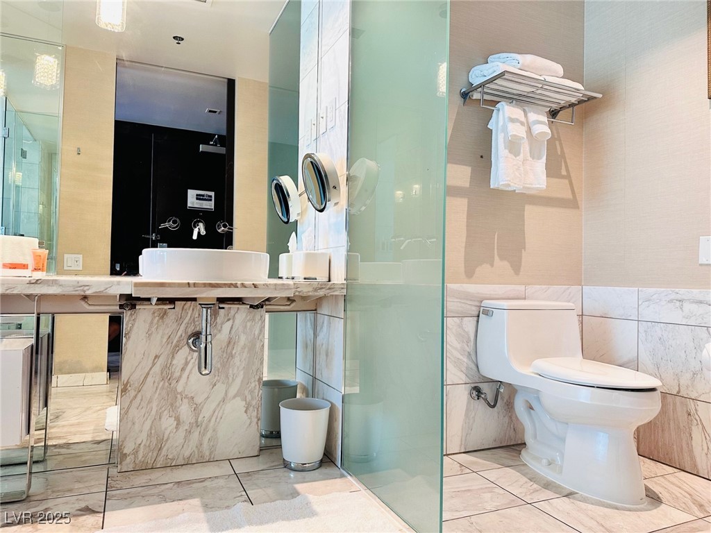 4381 W Flamingo Road 1204