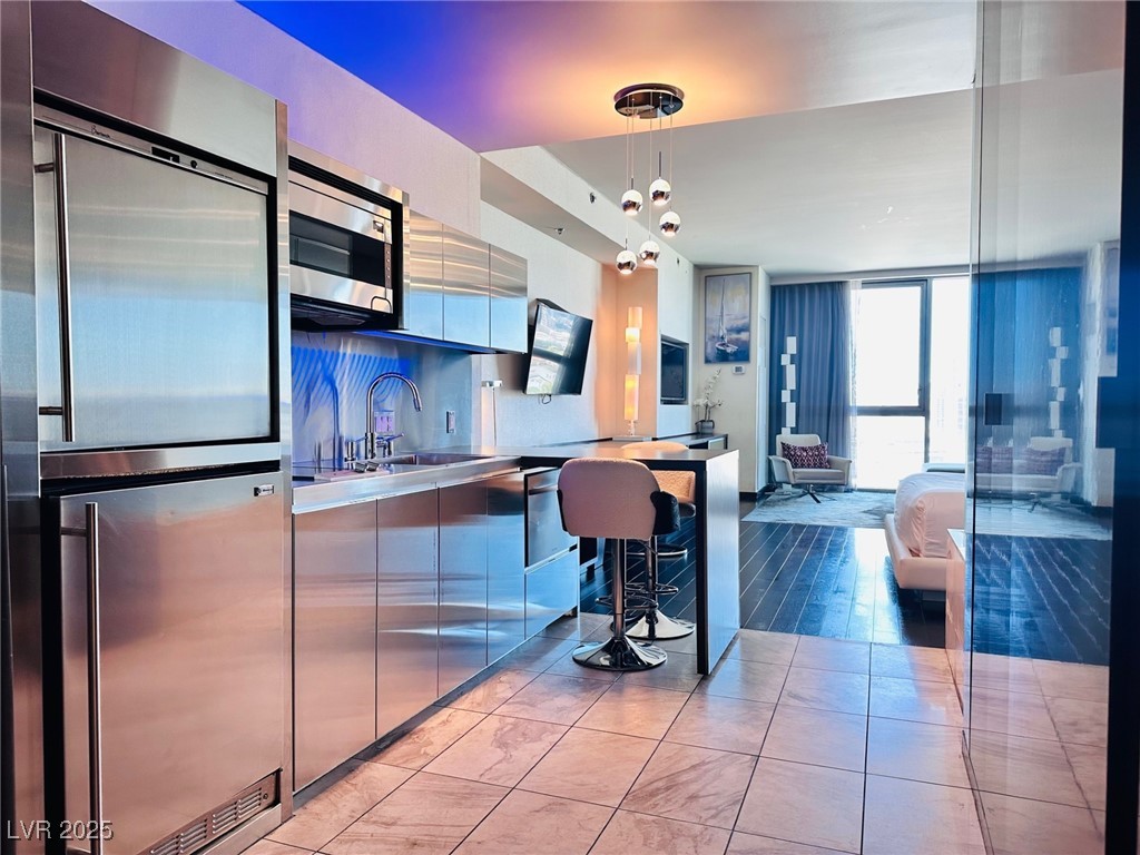 4381 W Flamingo Road 1204