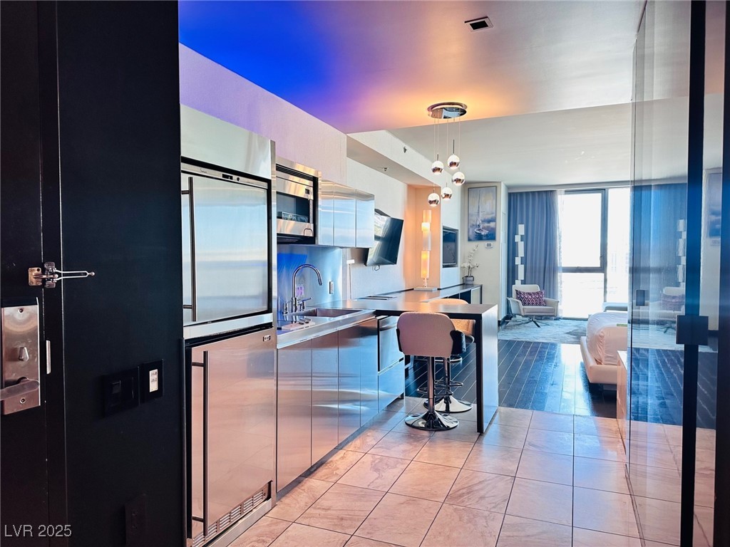 4381 W Flamingo Road 1204