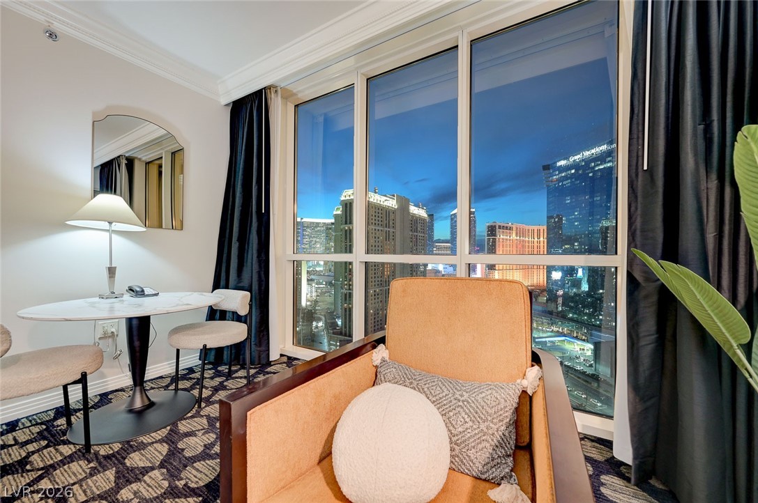 135 E Harmon Avenue 2211