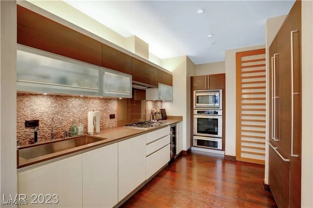 Las Vegas, Nevada 89158, United States, 1 Bedroom Bedrooms, ,2 BathroomsBathrooms,Residential,Active,223001