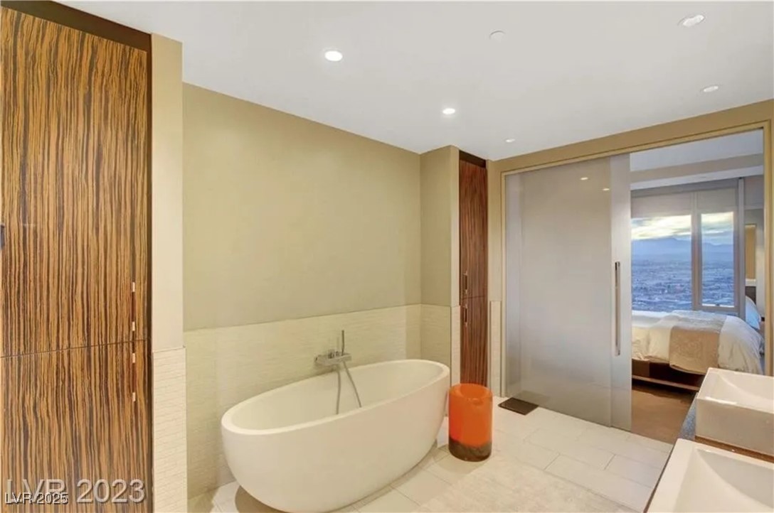 Las Vegas, Nevada 89158, United States, 1 Bedroom Bedrooms, ,2 BathroomsBathrooms,Residential,Active,223001