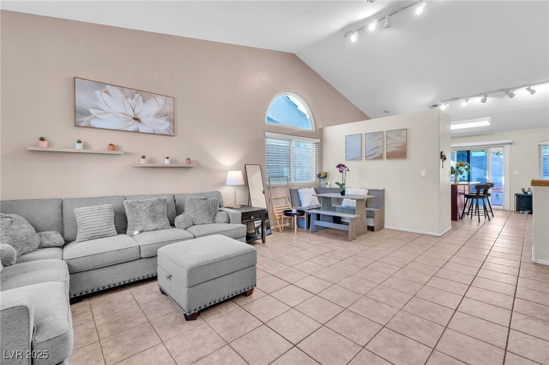 607 Lively Fiesta Way