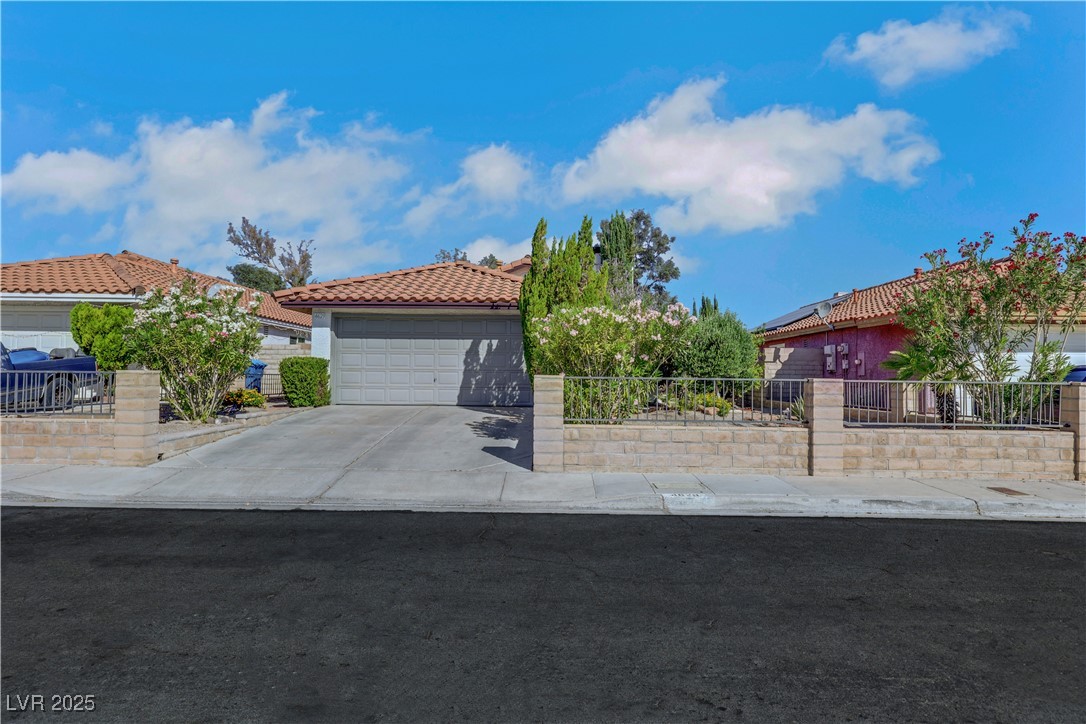 Las Vegas, Nevada 89147, United States, 2 Bedrooms Bedrooms, ,2 BathroomsBathrooms,Residential,Active,143032