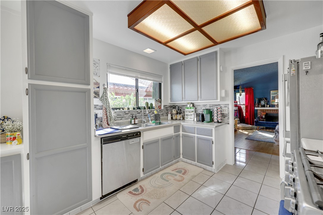 Las Vegas, Nevada 89147, United States, 2 Bedrooms Bedrooms, ,2 BathroomsBathrooms,Residential,Active,143032