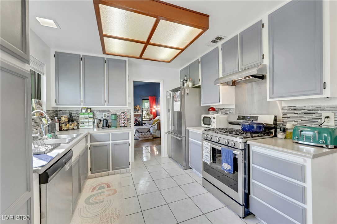 Las Vegas, Nevada 89147, United States, 2 Bedrooms Bedrooms, ,2 BathroomsBathrooms,Residential,Active,143032