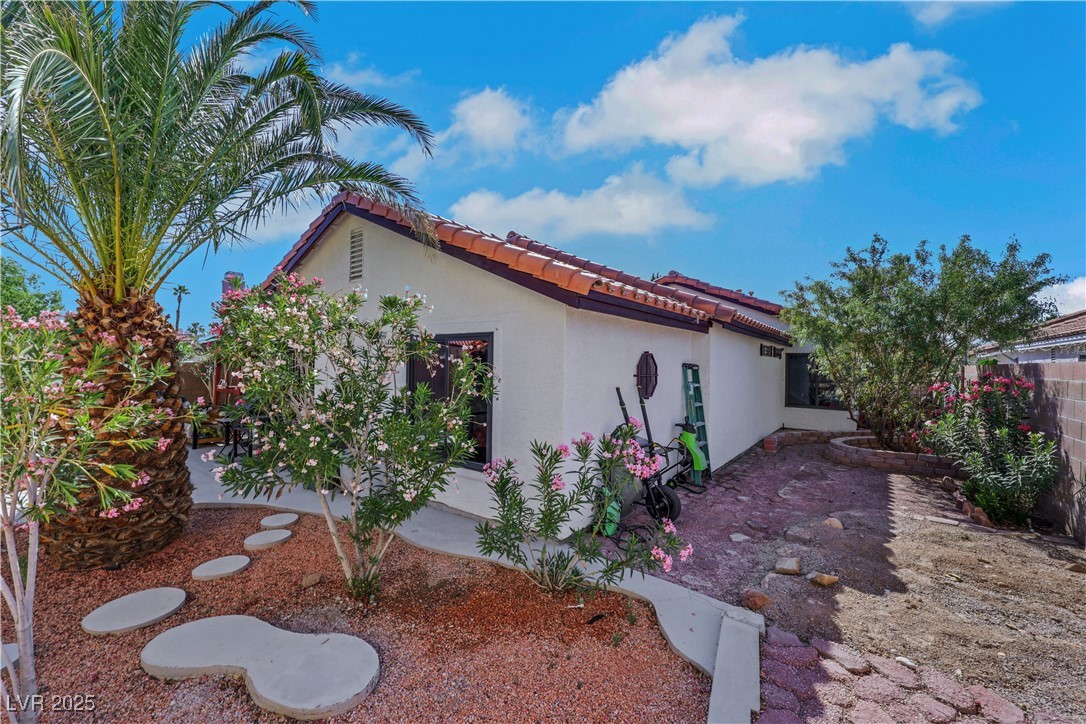 Las Vegas, Nevada 89147, United States, 2 Bedrooms Bedrooms, ,2 BathroomsBathrooms,Residential,Active,143032