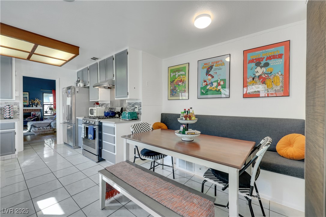 Las Vegas, Nevada 89147, United States, 2 Bedrooms Bedrooms, ,2 BathroomsBathrooms,Residential,Active,143032