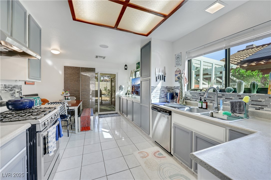 Las Vegas, Nevada 89147, United States, 2 Bedrooms Bedrooms, ,2 BathroomsBathrooms,Residential,Active,143032