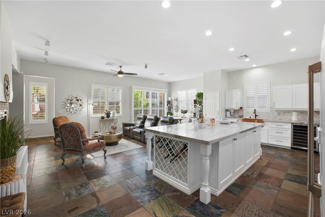 457 Via Stretto Avenue